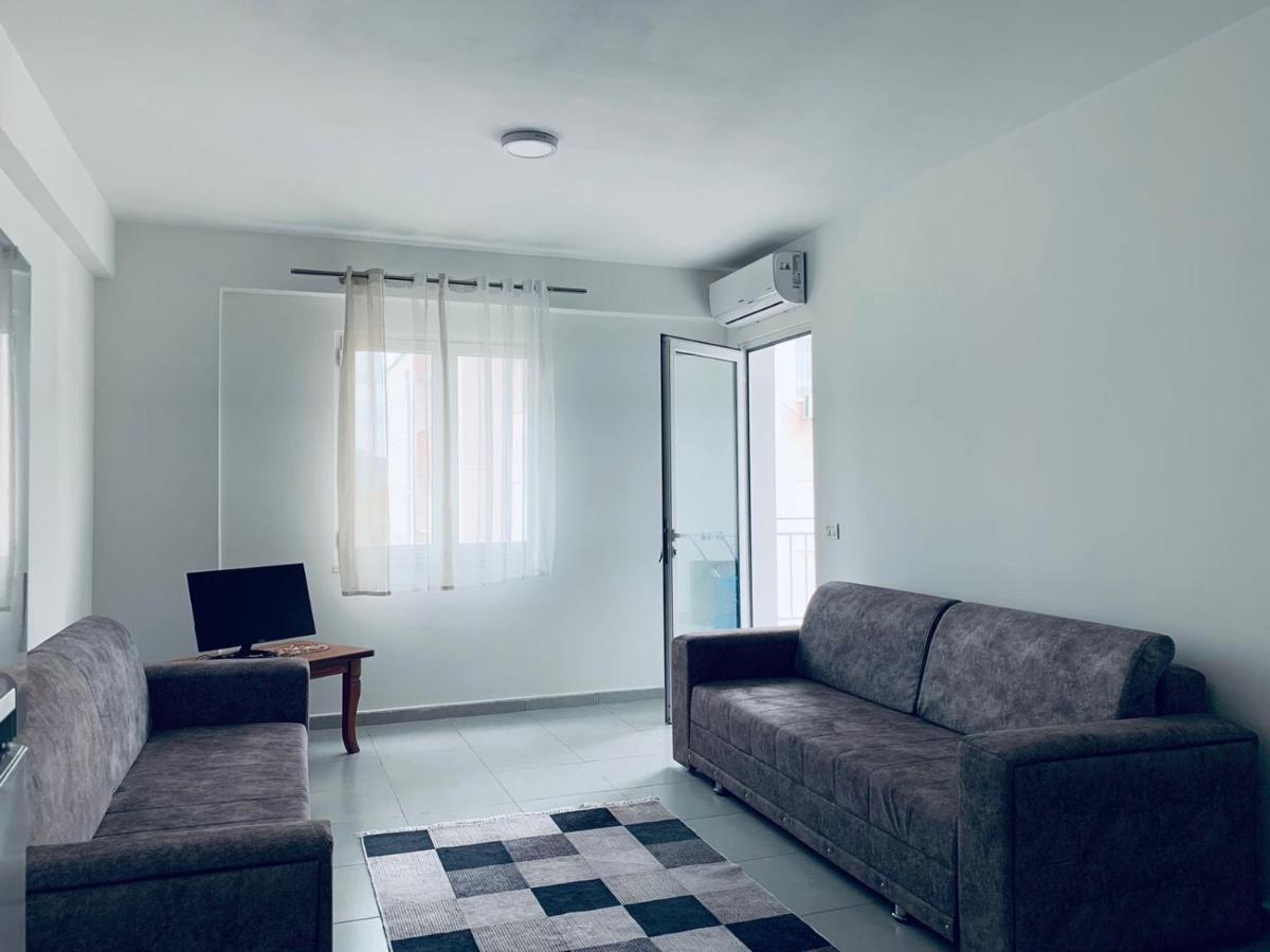 Apartment Apartment *