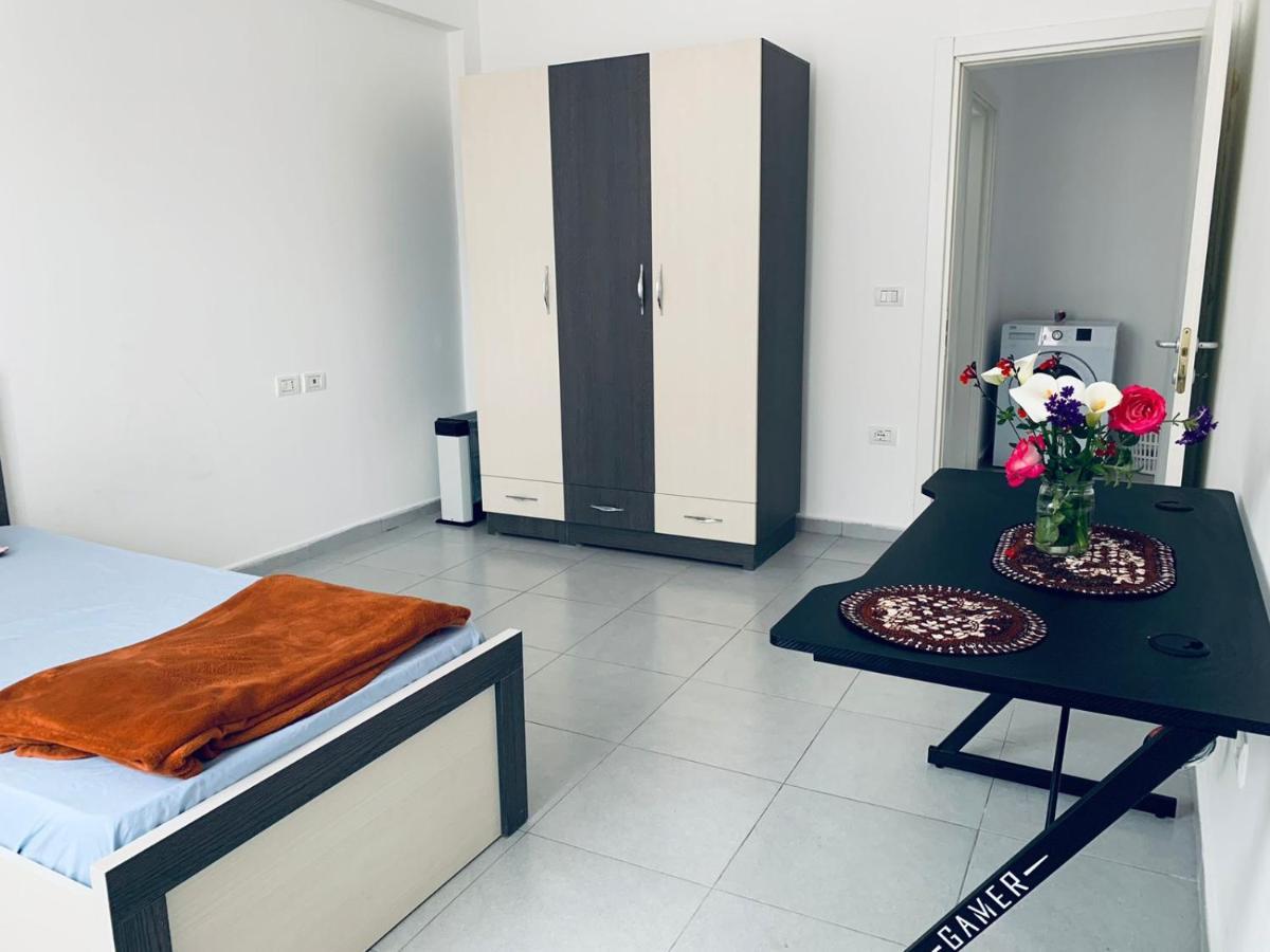 Apartment Apartment *